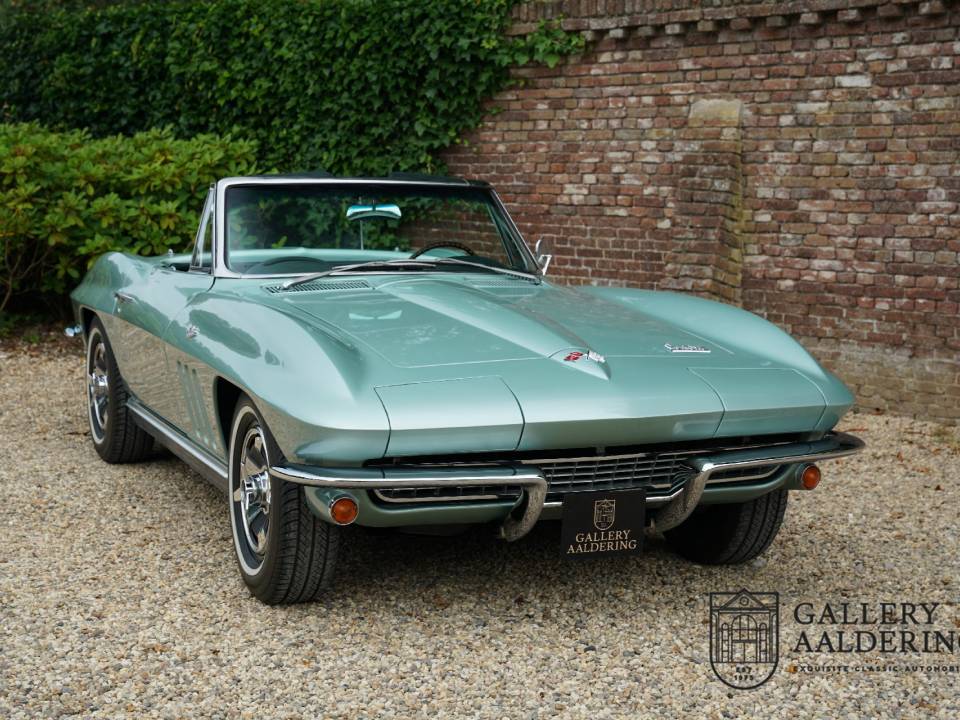 Image 44/50 of Chevrolet Corvette Sting Ray Convertible (1966)
