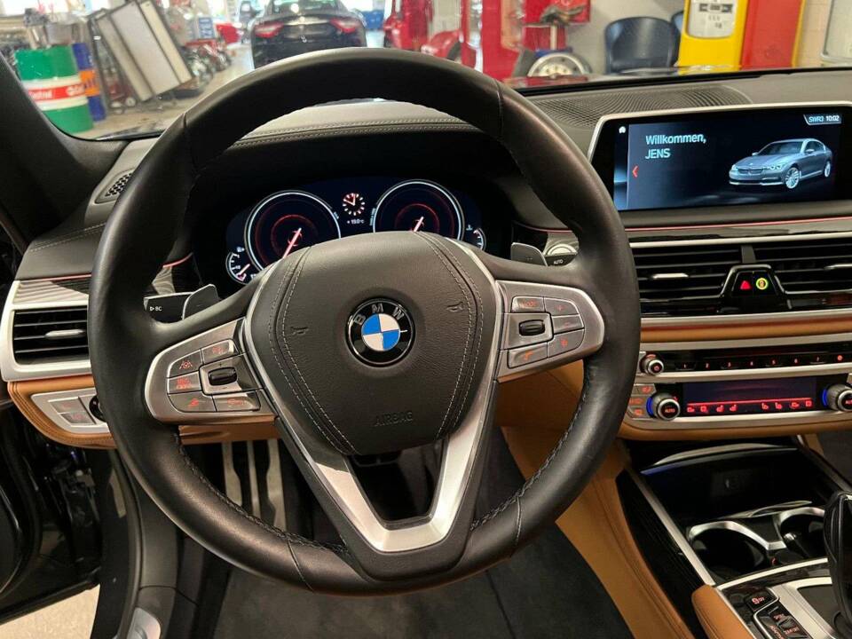 Image 7/18 of BMW 750i (2018)