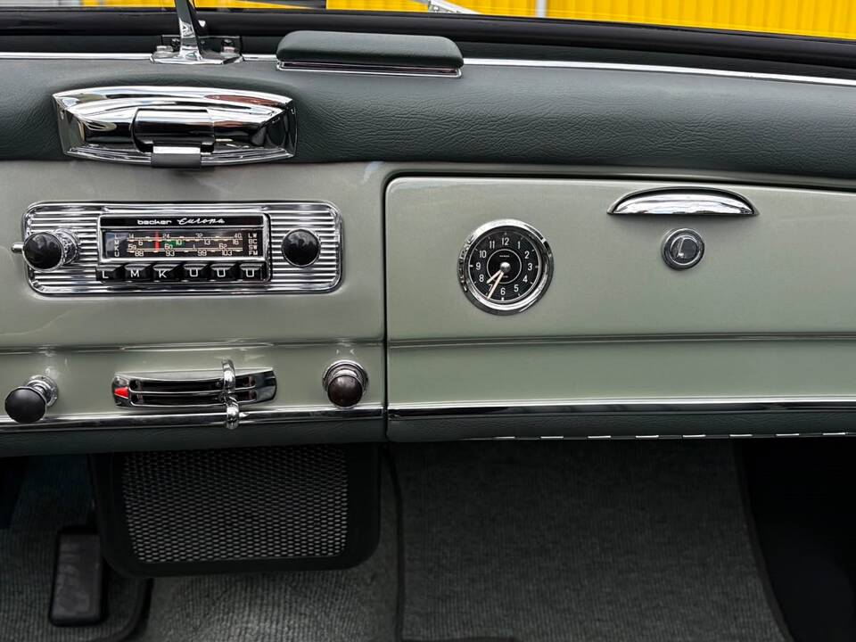 Image 23/25 of Mercedes-Benz 190 SL (1957)