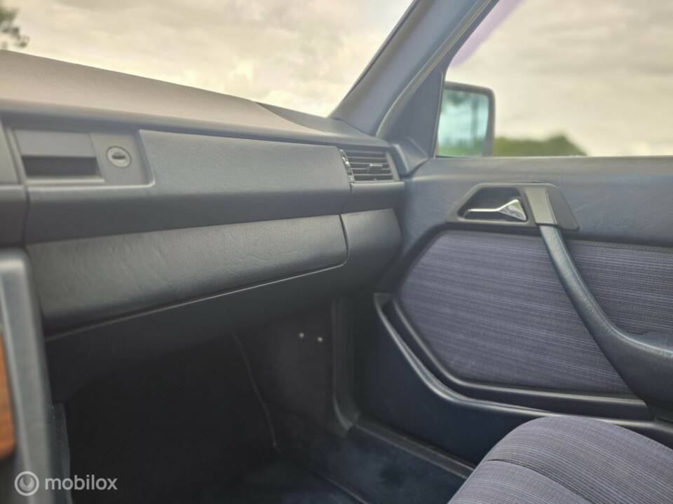 Afbeelding 28/42 van Mercedes-Benz 300 E (1986)