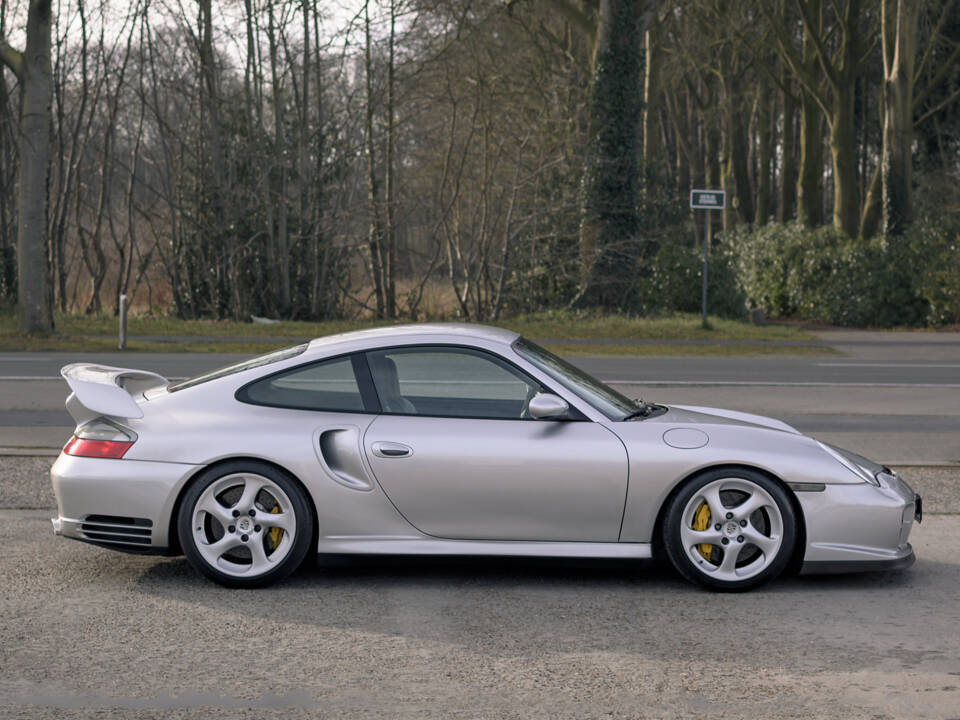 Image 8/36 of Porsche 911 GT2 (2003)