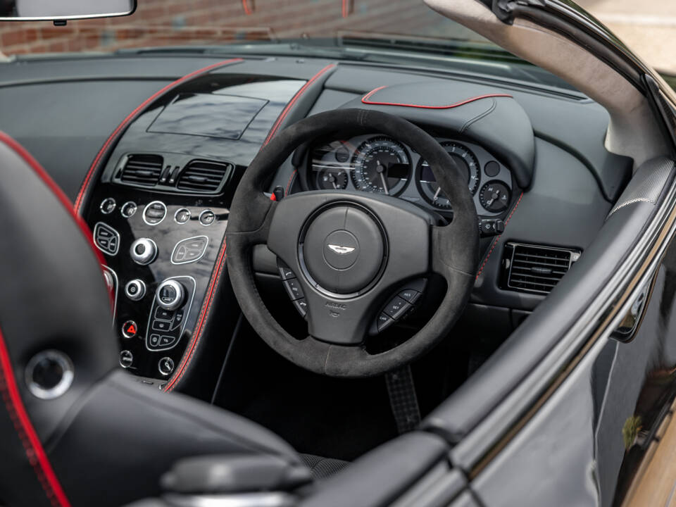 Bild 39/66 von Aston Martin DB 9 GT Volante (2016)