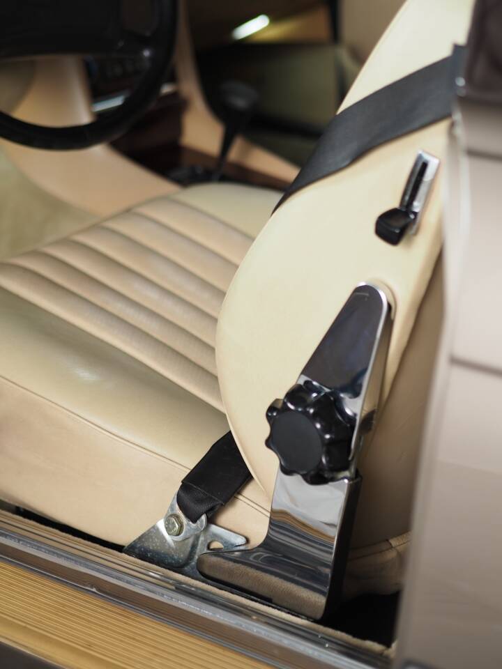 Image 46/50 of Mercedes-Benz 560 SL (1988)