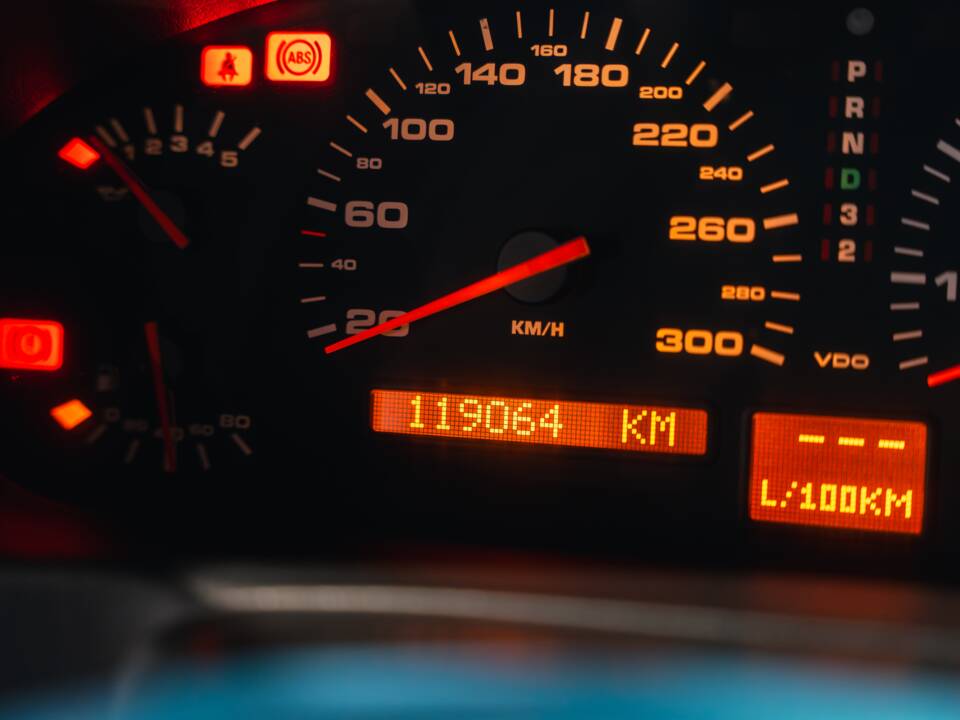 Image 19/33 of Porsche 928 GTS (1992)