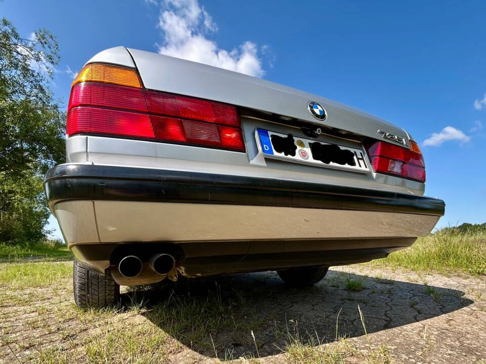 Image 21/33 de BMW 735i (1990)