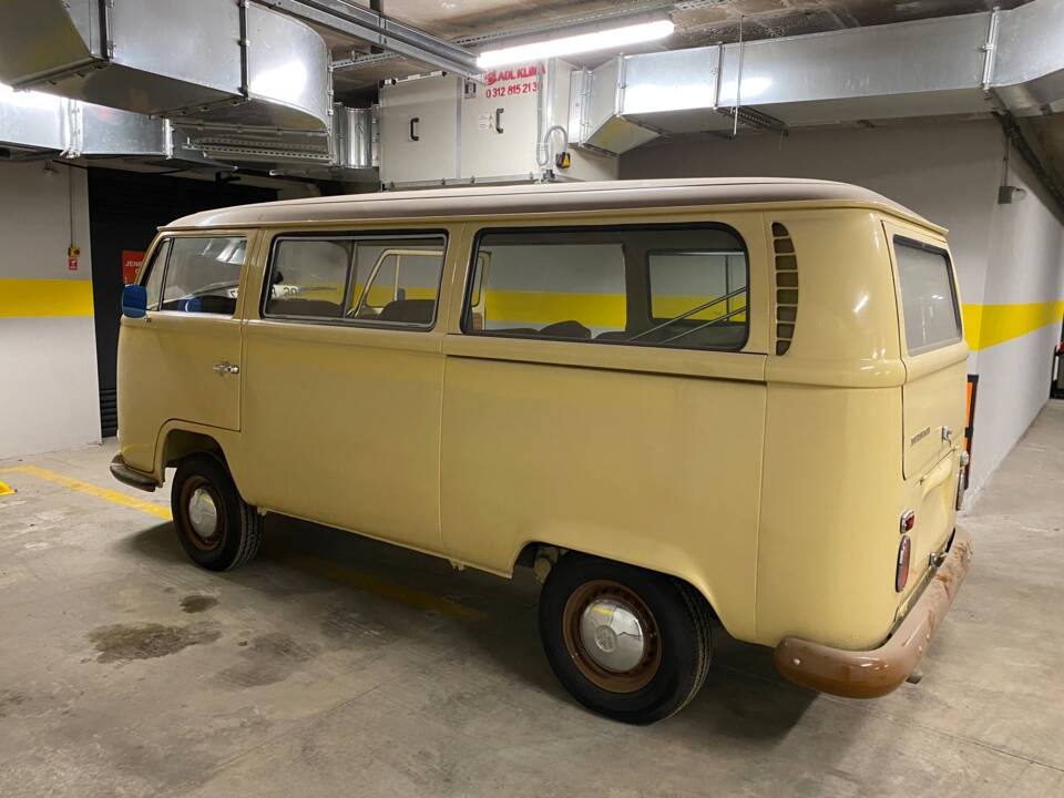 Image 9/9 of Volkswagen T2 Brasil Camper (1970)