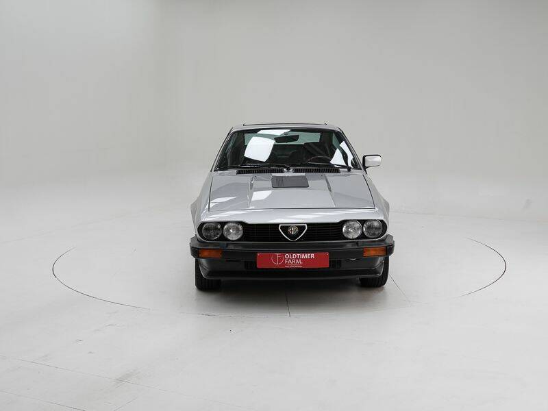 Bild 5/15 von Alfa Romeo GTV 6 2.5 (1982)