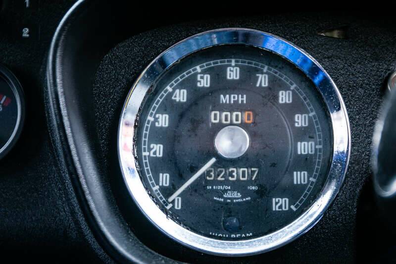 Image 13/45 of MG MGB GT (1964)