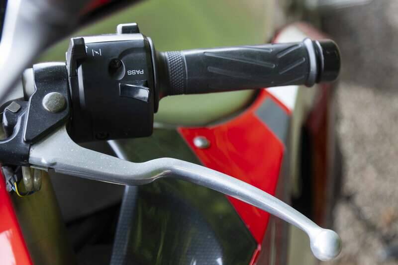 Image 17/33 of Yamaha YZF-R1 (2001)