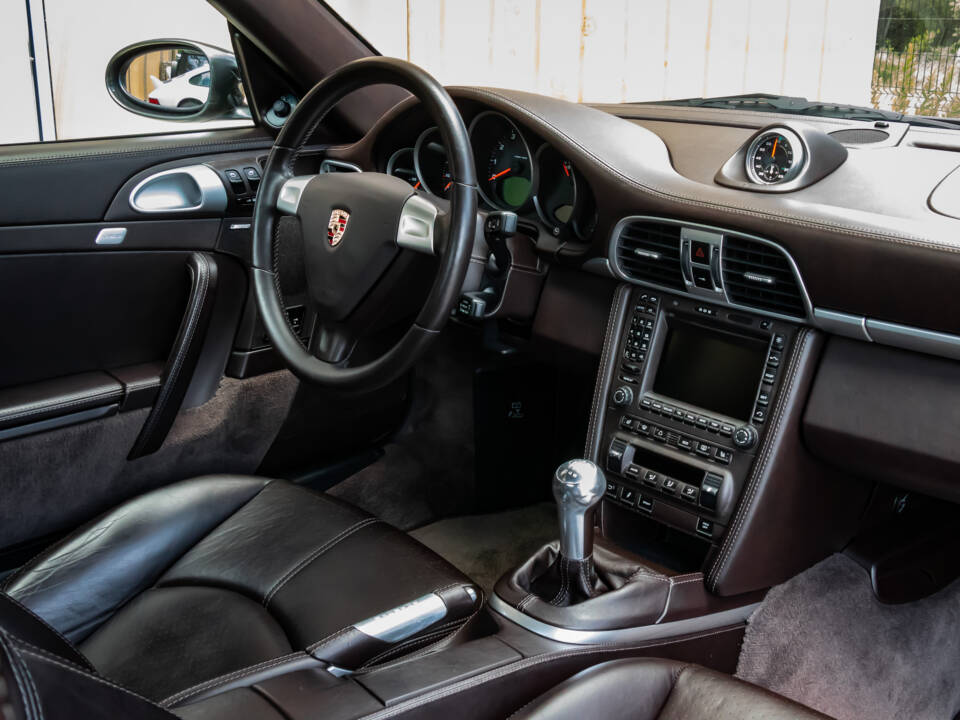 Bild 34/50 von Porsche 911 Carrera 4S (2006)