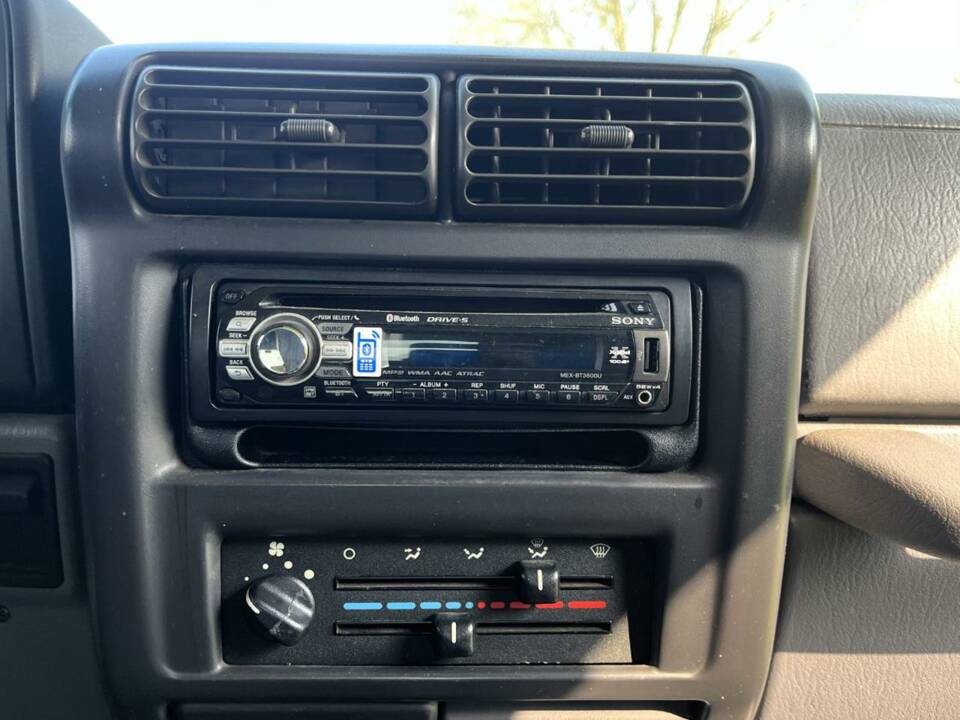 Image 20/38 of Jeep Wrangler Sport Hardtop 2.5 (1997)