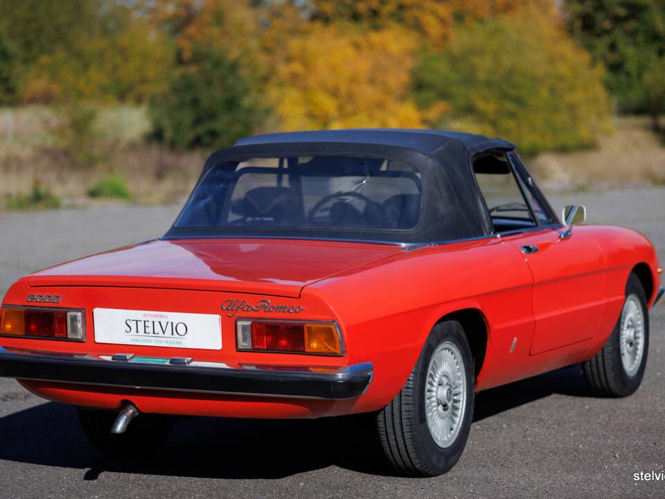 Image 37/43 of Alfa Romeo Spider Veloce 2000 (1976)