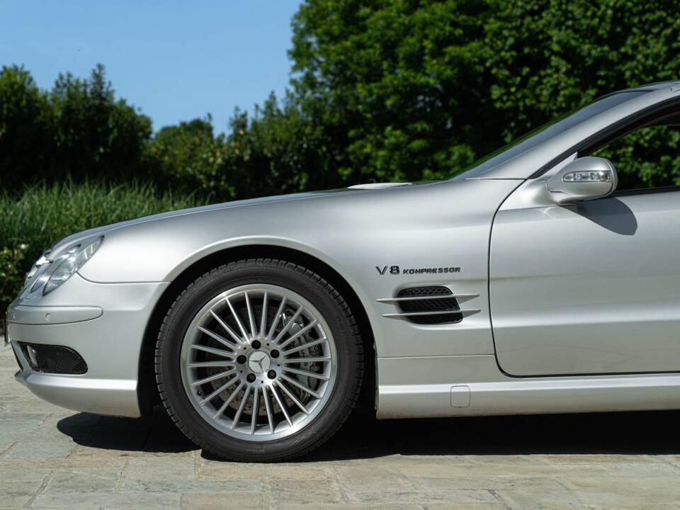 Image 38/50 of Mercedes-Benz SL 55 AMG (2002)