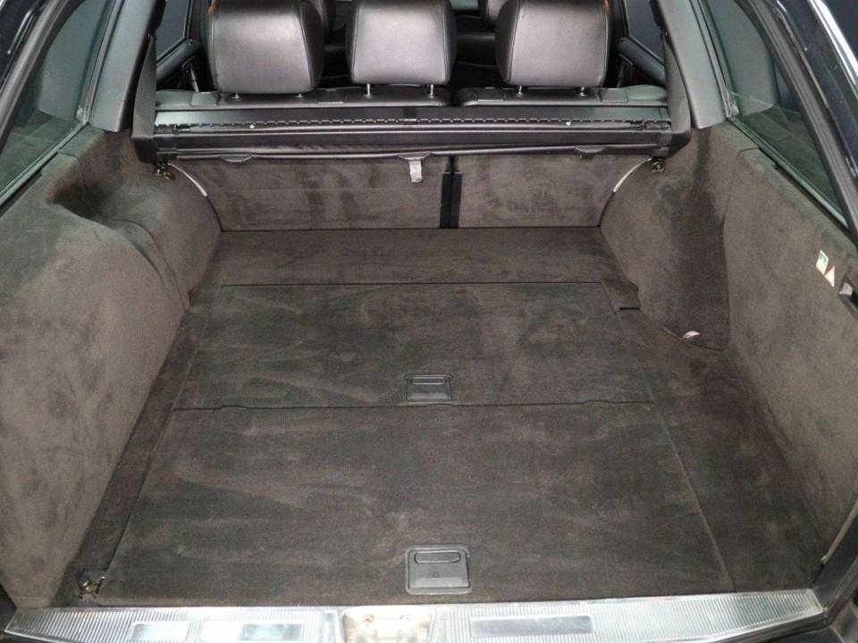 Bild 23/30 von Mercedes-Benz E 36 AMG T (1994)