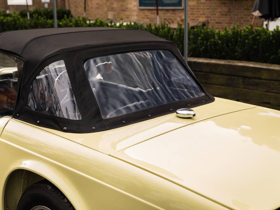 Image 8/47 de Triumph TR 6 (1971)