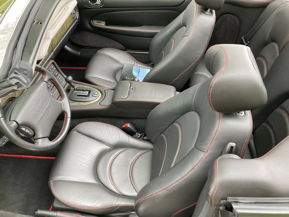 Bild 16/29 von Jaguar XKR (2000)