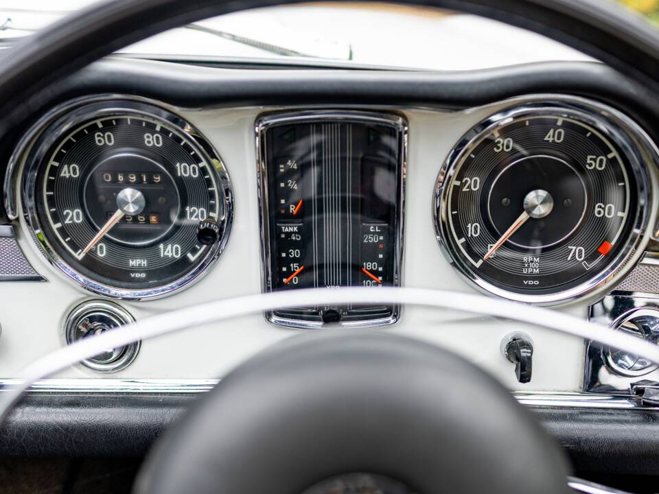 Image 35/50 of Mercedes-Benz 280 SL (1968)