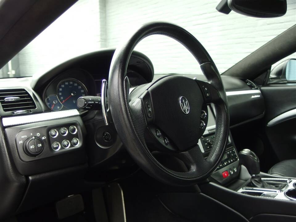 Image 54/98 de Maserati GranTurismo 4.2 (2009)