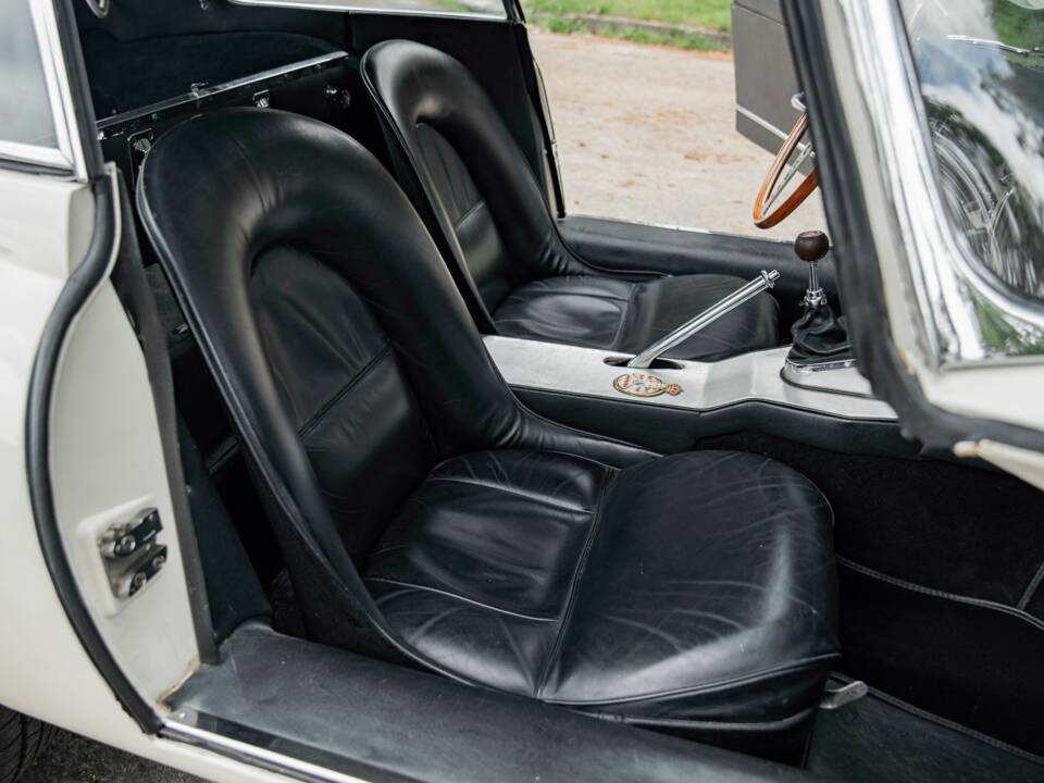 Image 34/50 de Jaguar Type E 3.8 (1963)