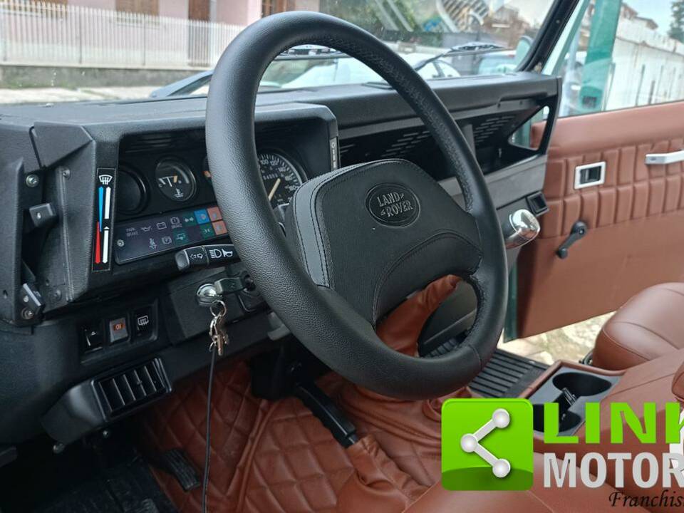 Bild 7/10 von Land Rover Defender 90 (1998)