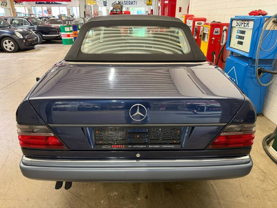 Bild 16/21 von Mercedes-Benz 300 CE-24 (1993)
