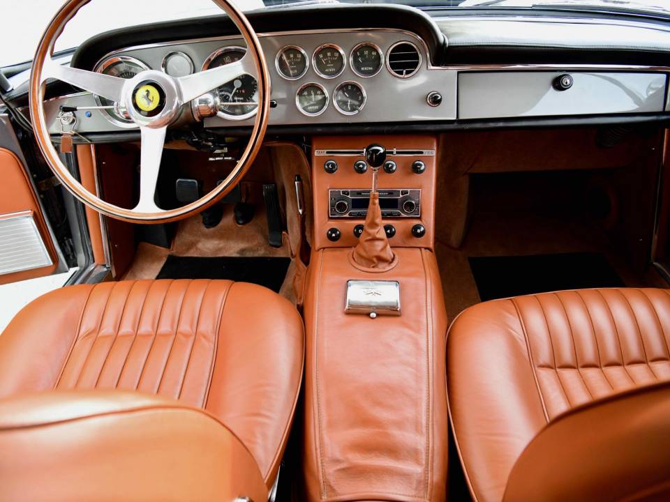 Bild 35/50 von Ferrari 250 GTE (1963)