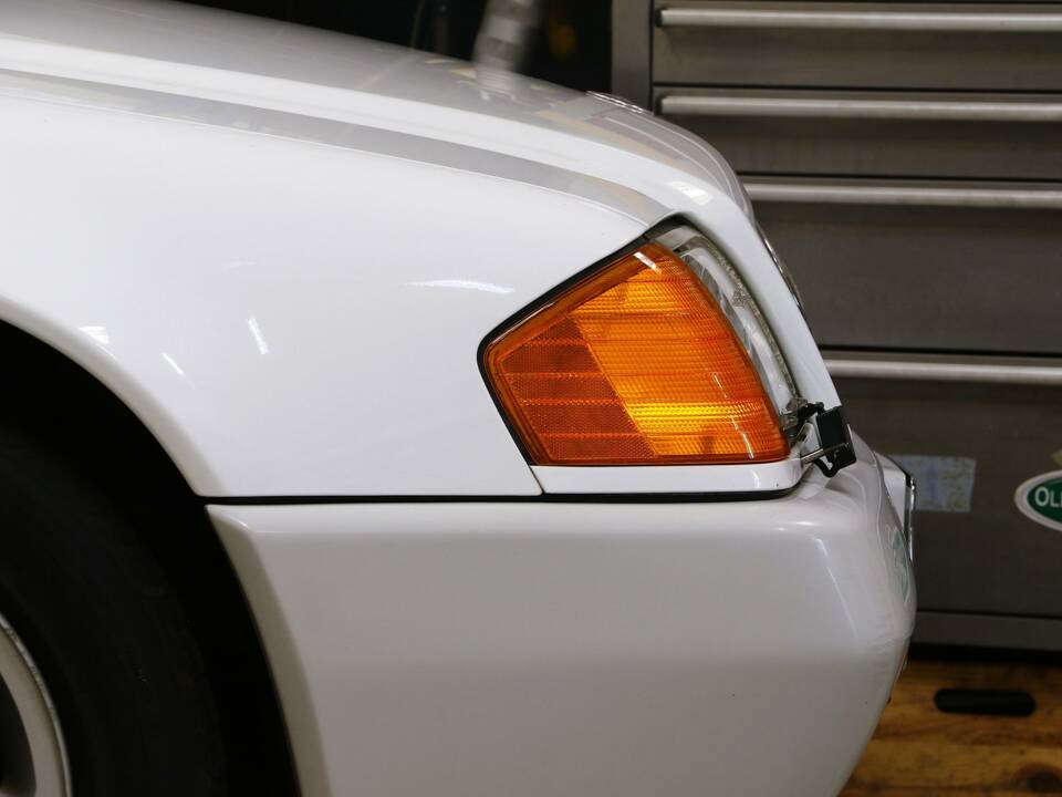 Image 17/27 of Mercedes-Benz SL 500 (1993)