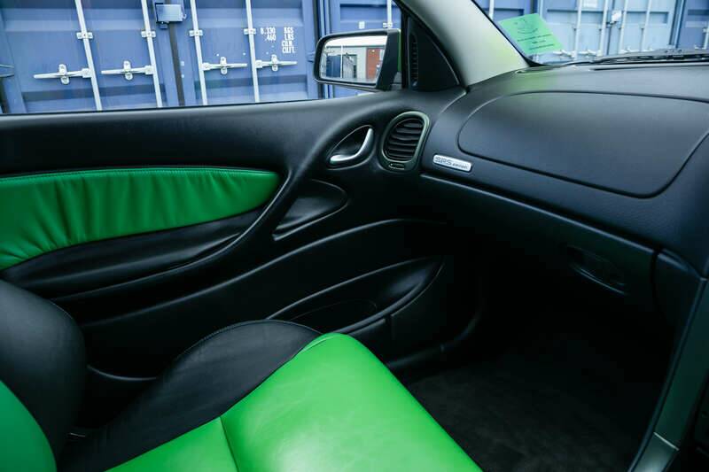 Image 22/45 of Holden LSV R300 (2002)