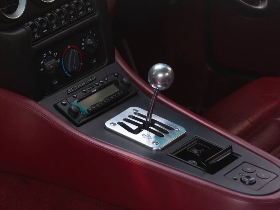 Image 22/37 of Ferrari 550 Maranello (2000)