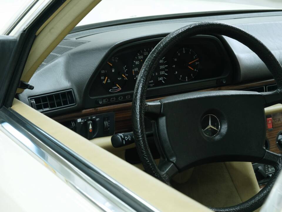 Bild 43/50 von Mercedes-Benz 280 S (1982)