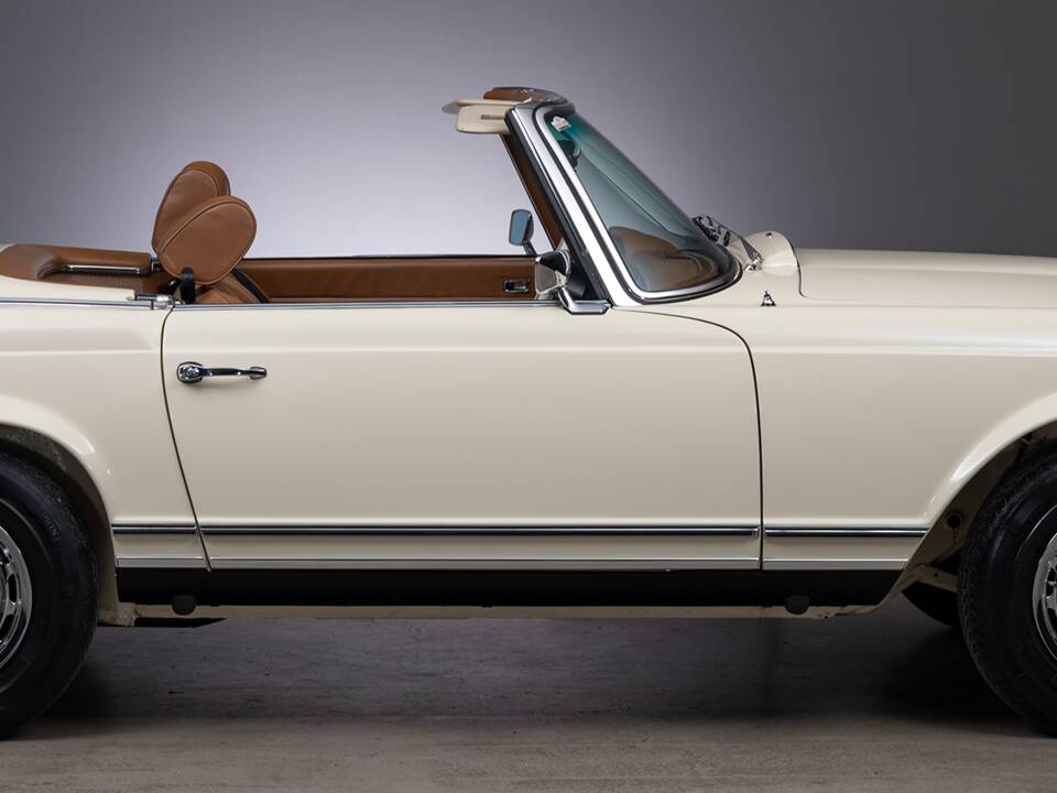 Image 8/41 of Mercedes-Benz 280 SL (1969)