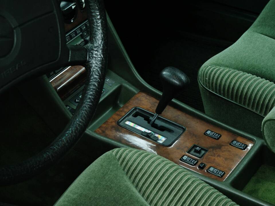 Bild 42/50 von Mercedes-Benz 300 SEL (1986)
