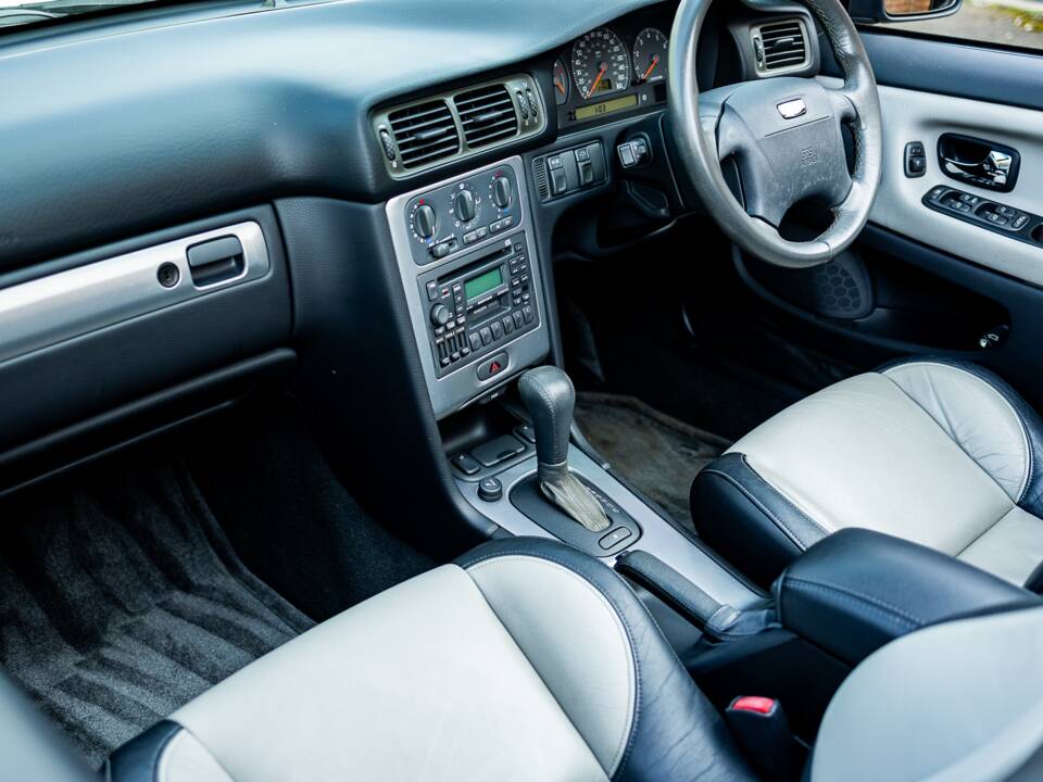 Image 31/48 of Volvo C70 2.0 T (2001)