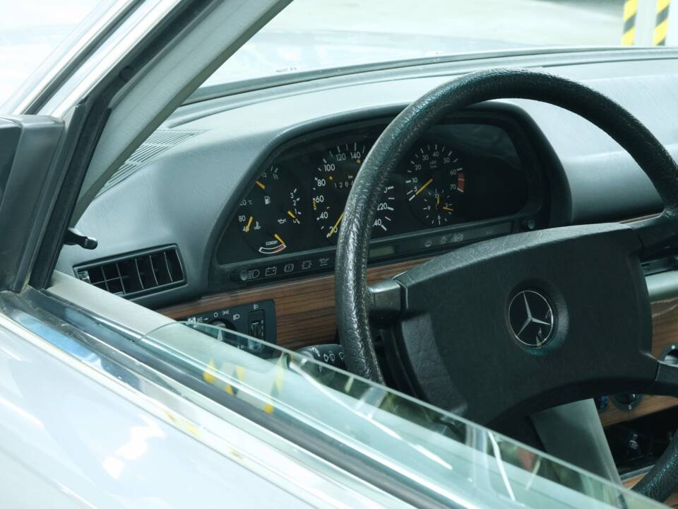 Bild 9/50 von Mercedes-Benz 300 SEL (1986)