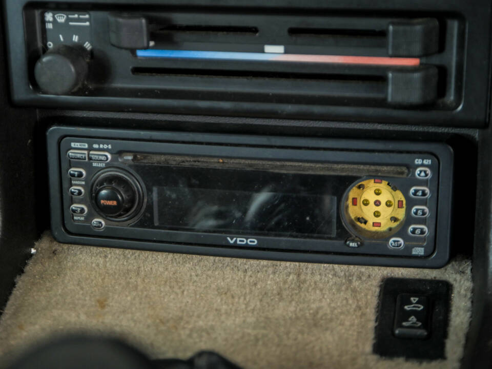 Immagine 31/50 di Porsche 924 S (1987)