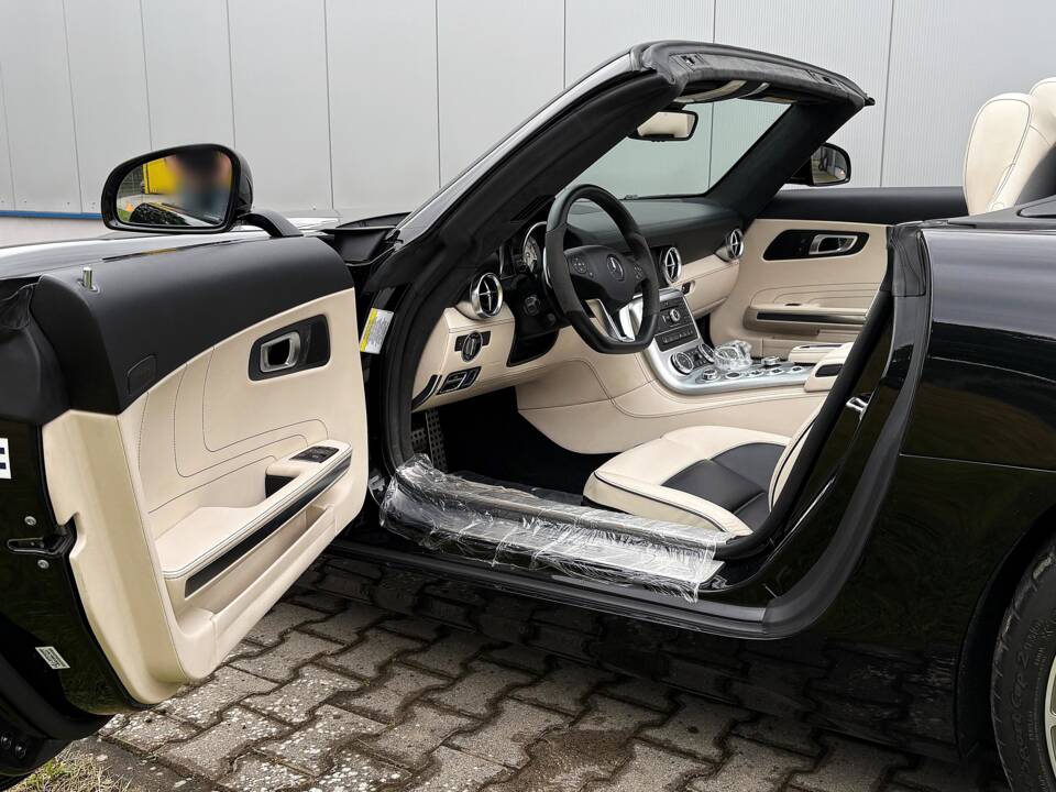 Image 15/28 of Mercedes-Benz SLS AMG Roadster (2012)
