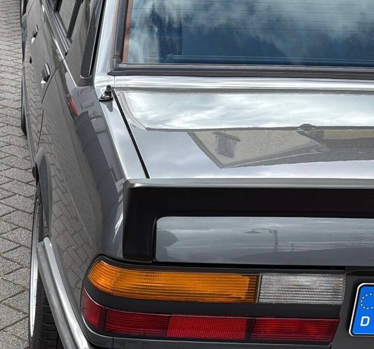 Bild 2/21 von BMW 520i (1987)