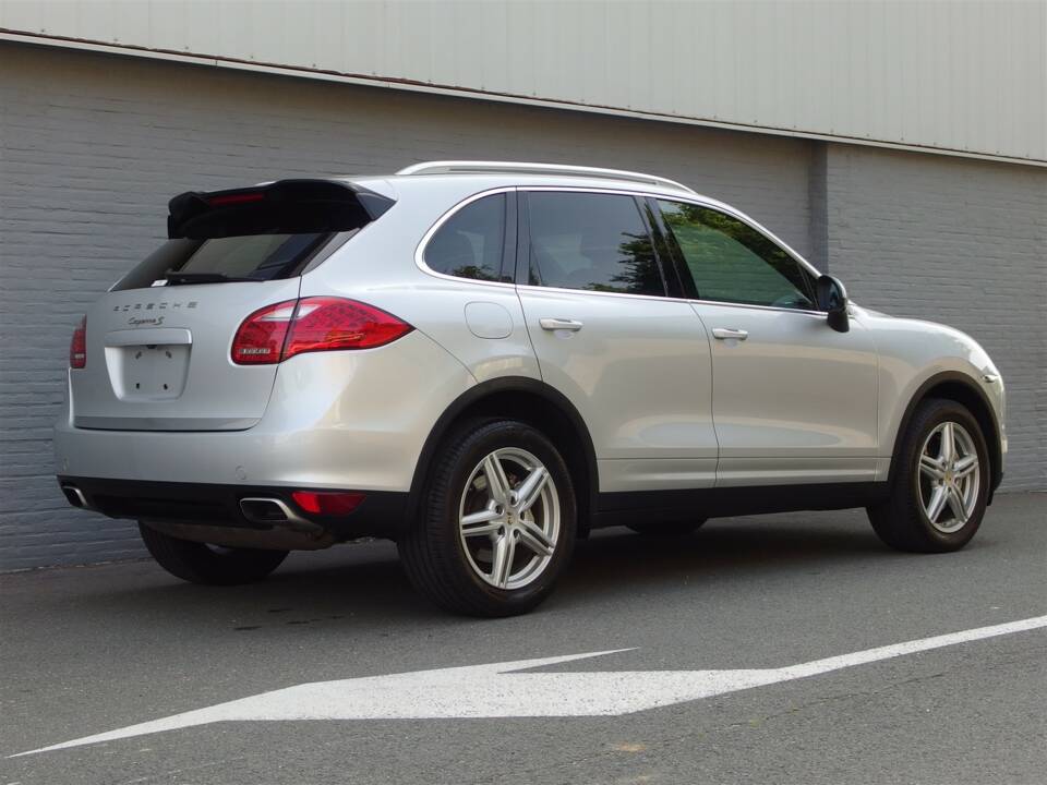 Image 5/98 of Porsche Cayenne S (2010)