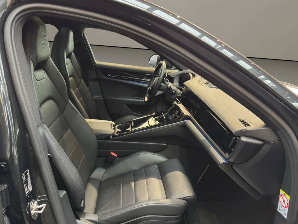 Image 9/10 of Porsche Panamera 4 E-Hybrid (2024)