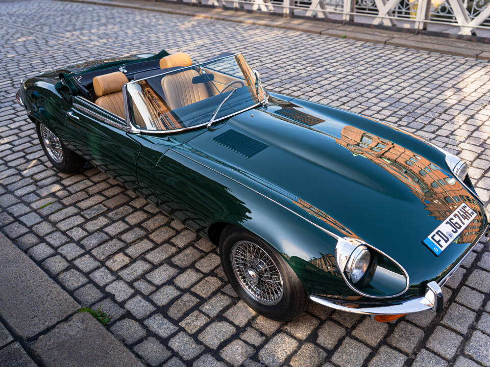 Bild 2/30 von Jaguar E-Type V12 (1974)