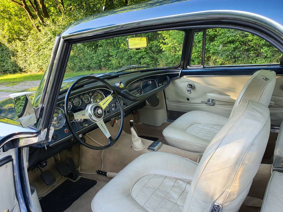 Image 25/58 of Maserati 3500 GTI Touring (1963)