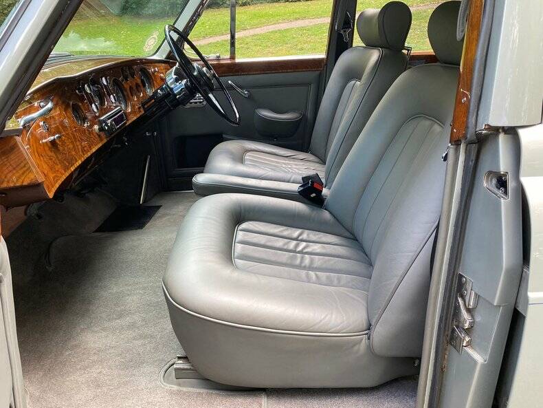 Image 4/50 de Bentley S 3 Continental Flying Spur (1963)