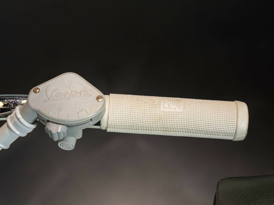 Image 17/33 of Piaggio DUMMY (1956)