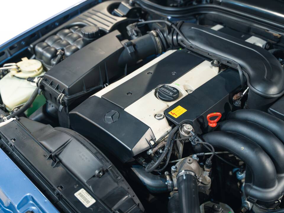 Image 33/35 of Mercedes-Benz SL 320 (1998)