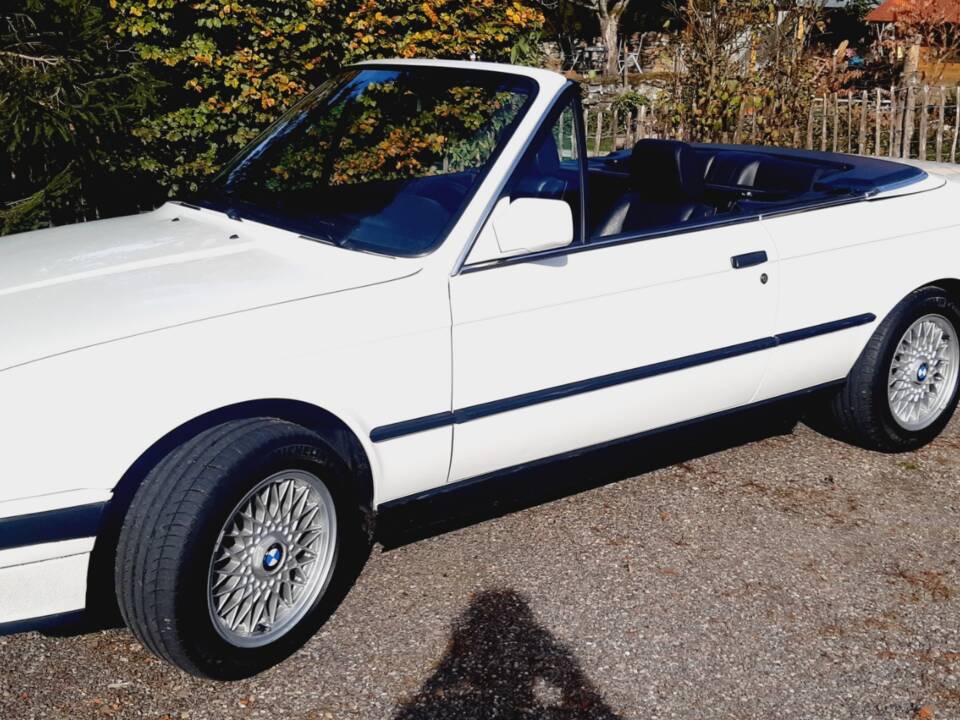 Image 29/55 of BMW 320i (1991)