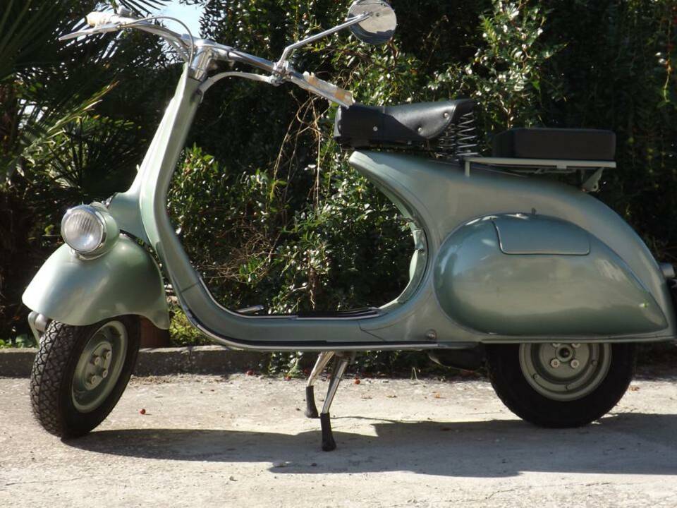 Immagine 2/44 di Piaggio Vespa 125 (1951)