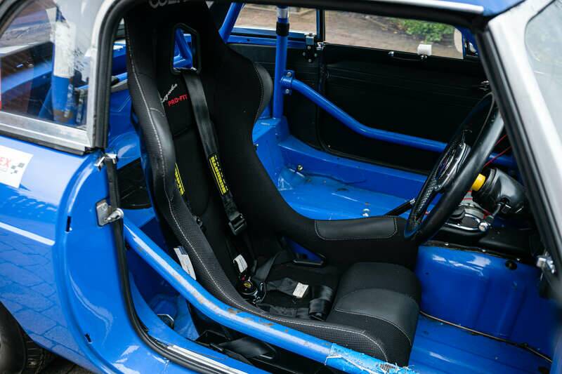 Image 12/45 of MG MGB GT (1964)