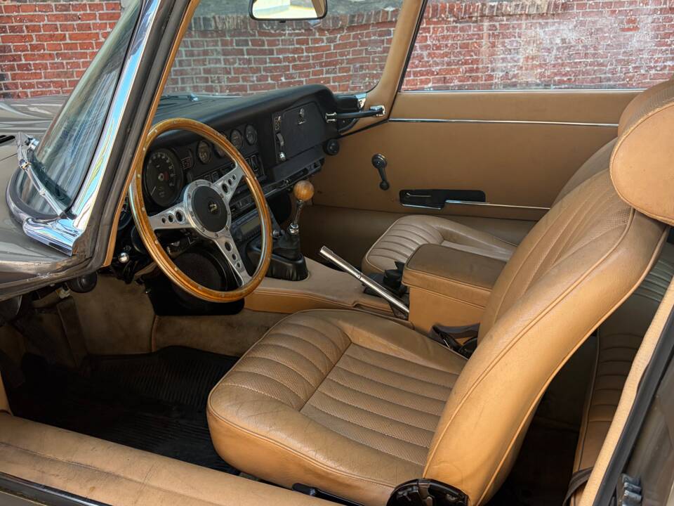 Image 43/81 de Jaguar Type E (2+2) (1969)