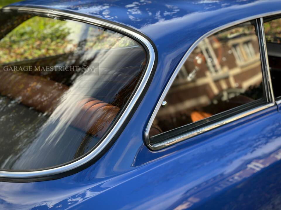 Bild 20/100 von Alfa Romeo Giulia GT 1300 Junior (1973)