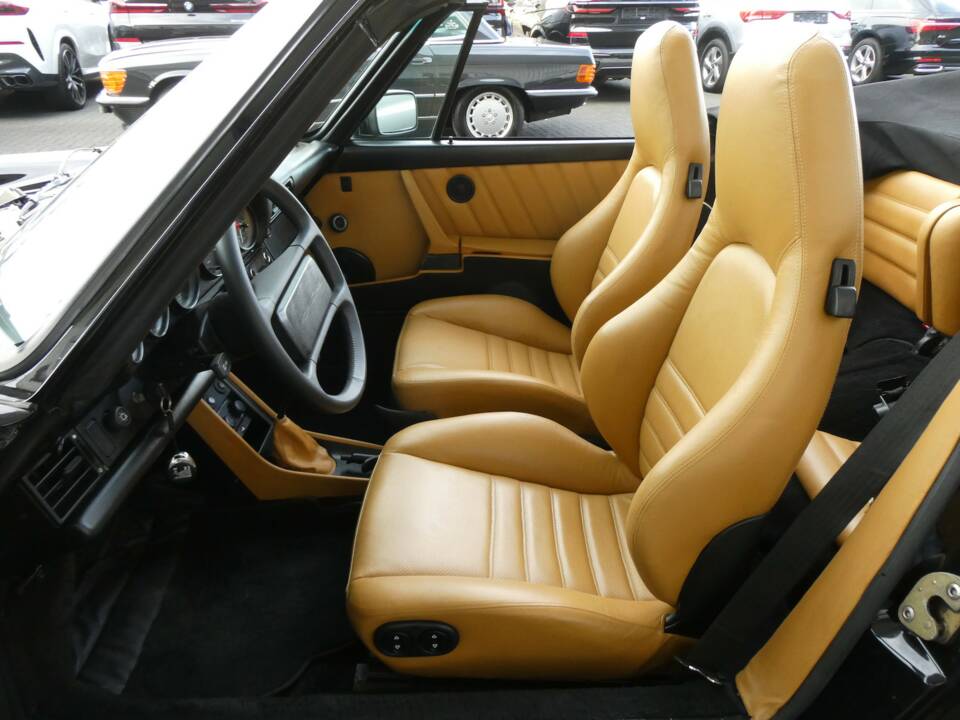 Bild 9/21 von Porsche 911 Carrera 3.2 (1987)